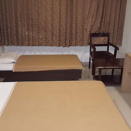 Hotel Sapphire Junagadh Buitenkant foto