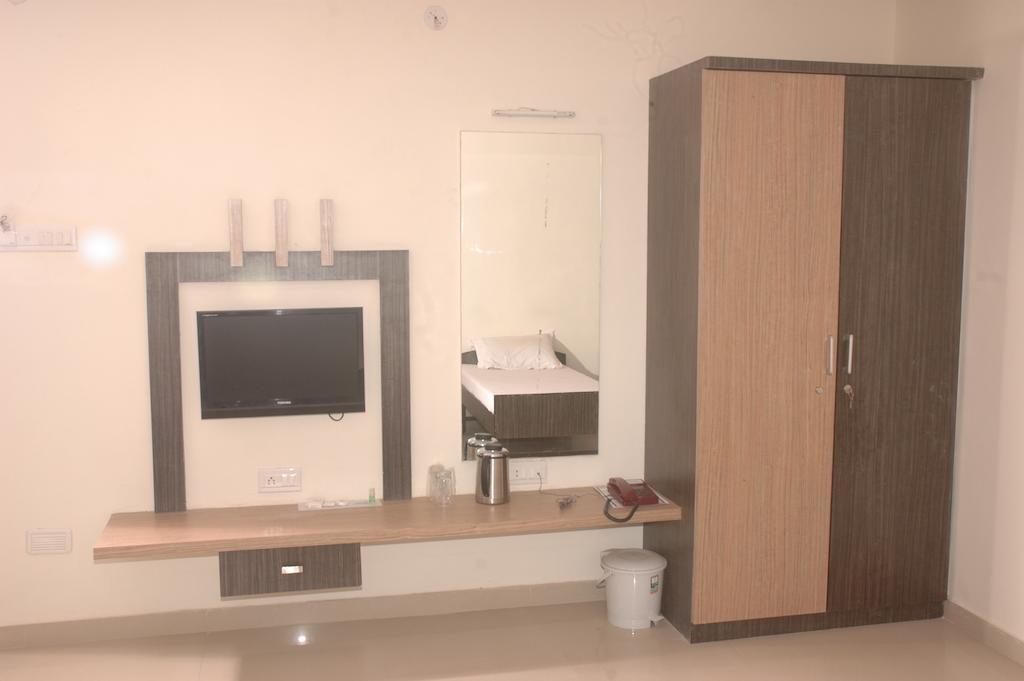 Hotel Sapphire Junagadh Kamer foto