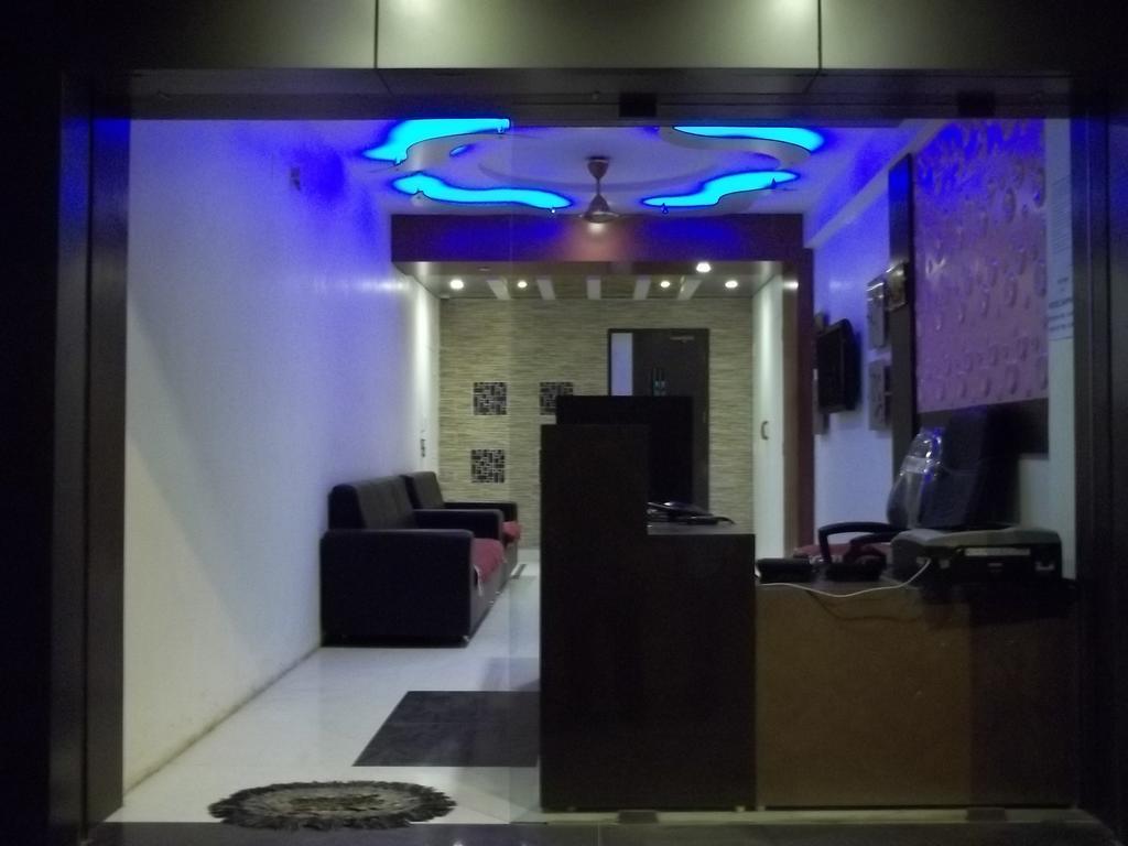Hotel Sapphire Junagadh Buitenkant foto