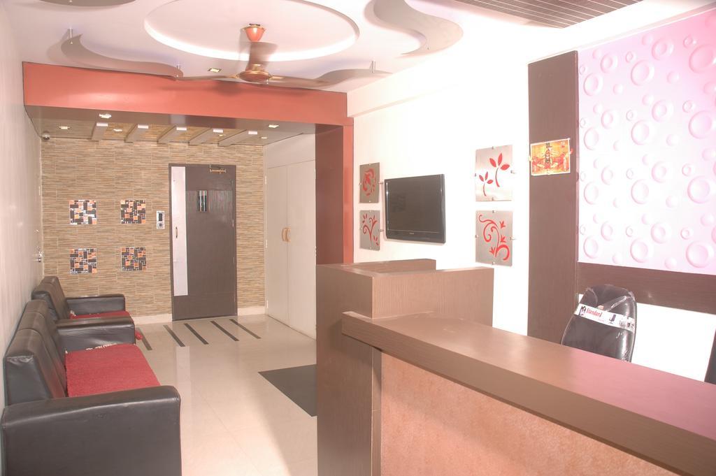 Hotel Sapphire Junagadh Buitenkant foto