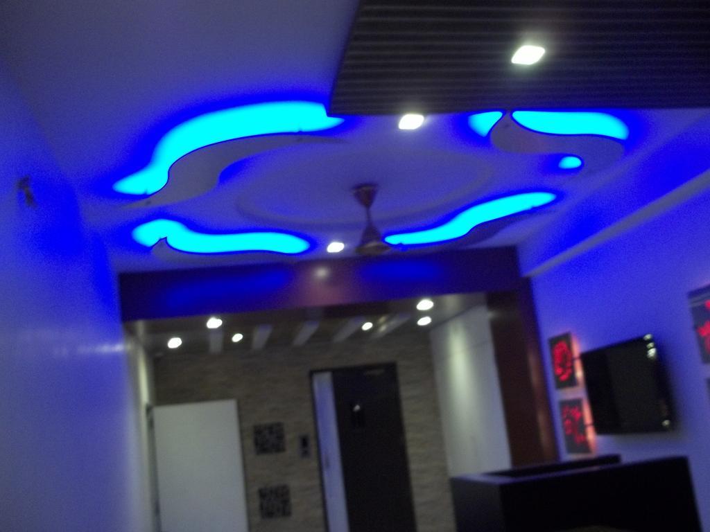 Hotel Sapphire Junagadh Buitenkant foto