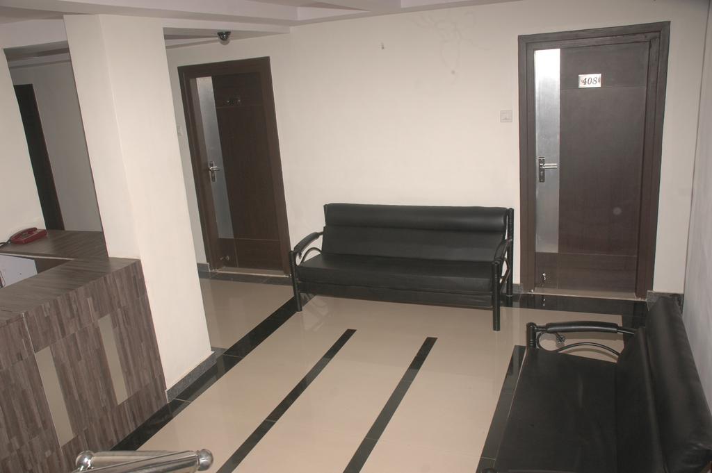 Hotel Sapphire Junagadh Buitenkant foto