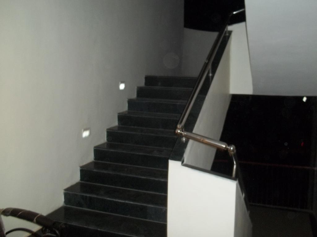 Hotel Sapphire Junagadh Buitenkant foto