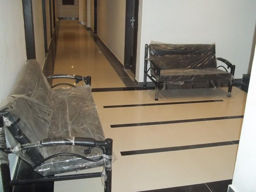 Hotel Sapphire Junagadh Buitenkant foto