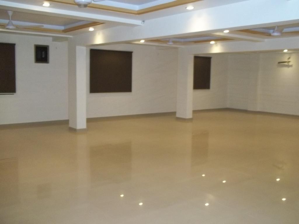 Hotel Sapphire Junagadh Buitenkant foto