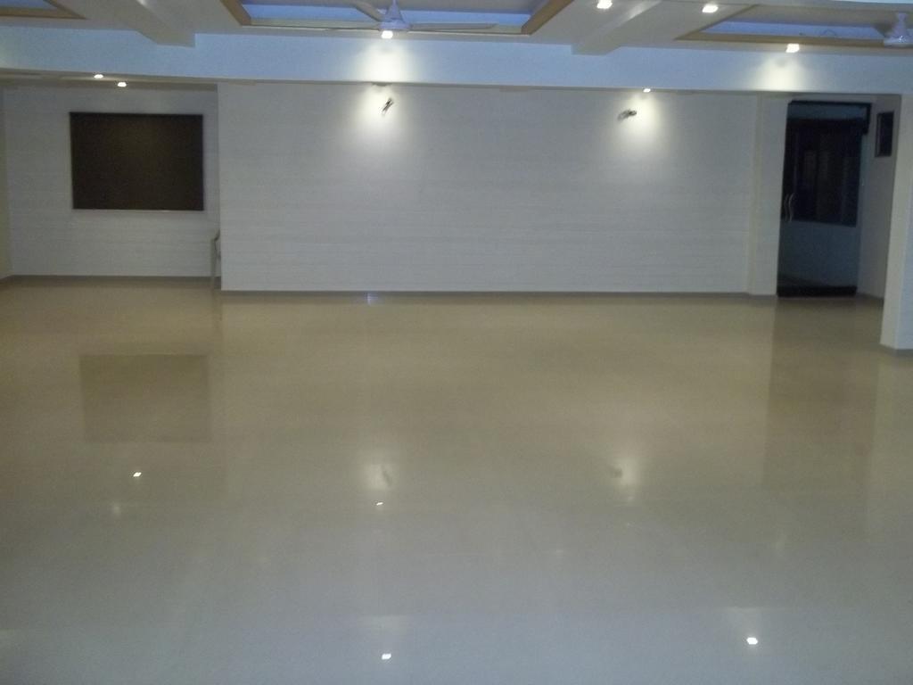 Hotel Sapphire Junagadh Buitenkant foto