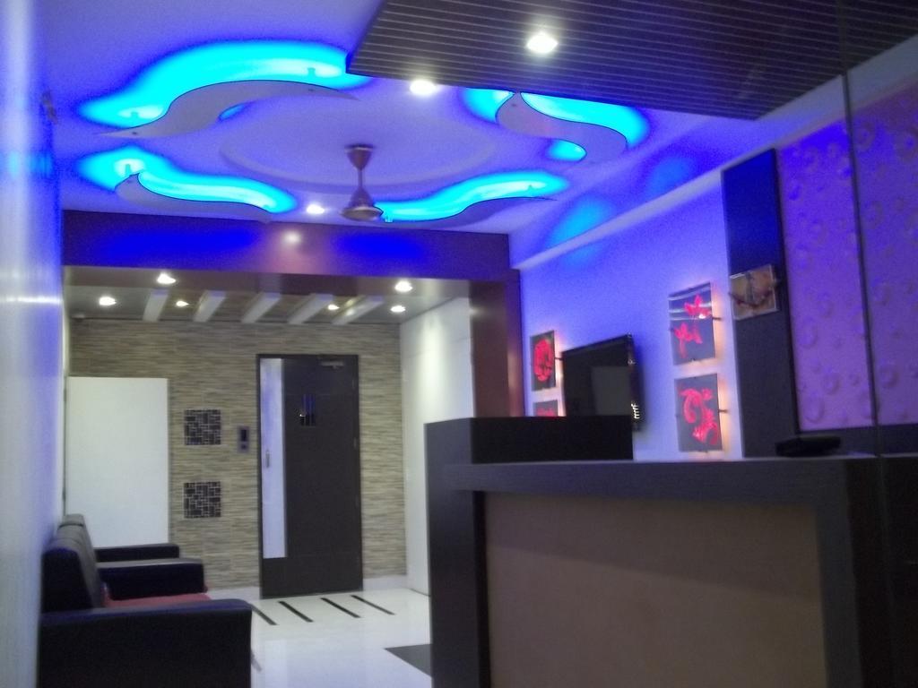 Hotel Sapphire Junagadh Buitenkant foto