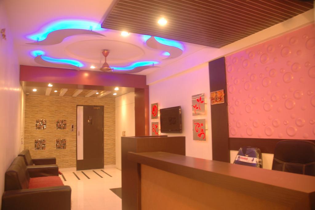 Hotel Sapphire Junagadh Buitenkant foto