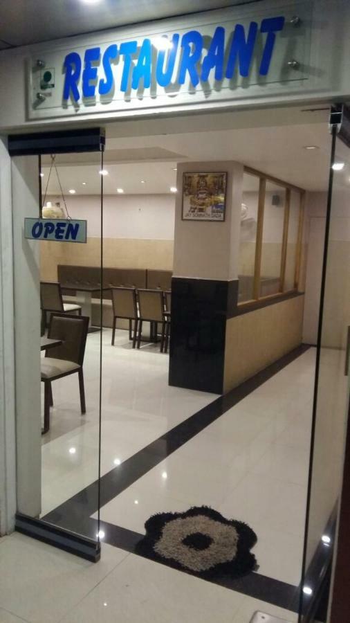 Hotel Sapphire Junagadh Buitenkant foto