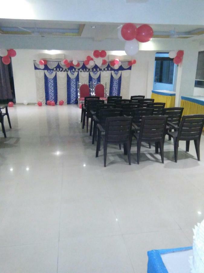 Hotel Sapphire Junagadh Buitenkant foto